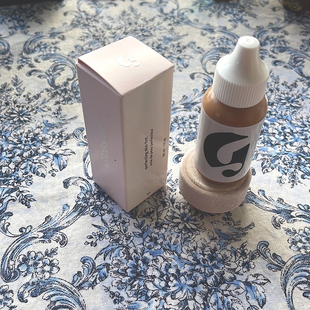Glossier Perfect Skin Tint G5